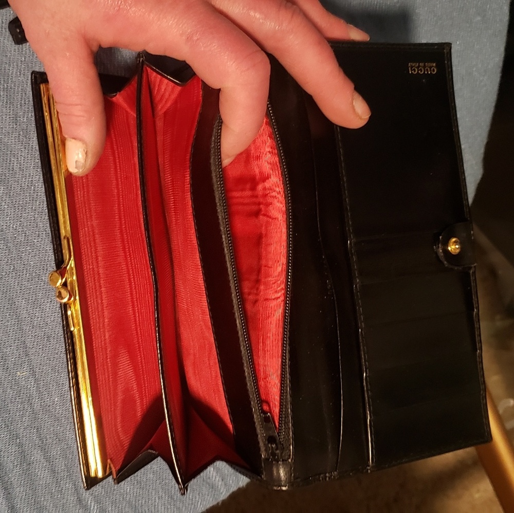 AUTHENTIC Gucci wallet - Picture 2 of 6
